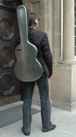 Christian mit bam-Koffer 1